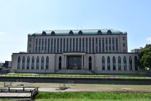 越谷市中央市民会館