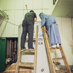 石井酒造（写真／醸造タンク）