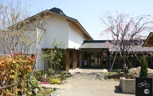 ㈱山香煎餅本舗 草加せんべいの庭